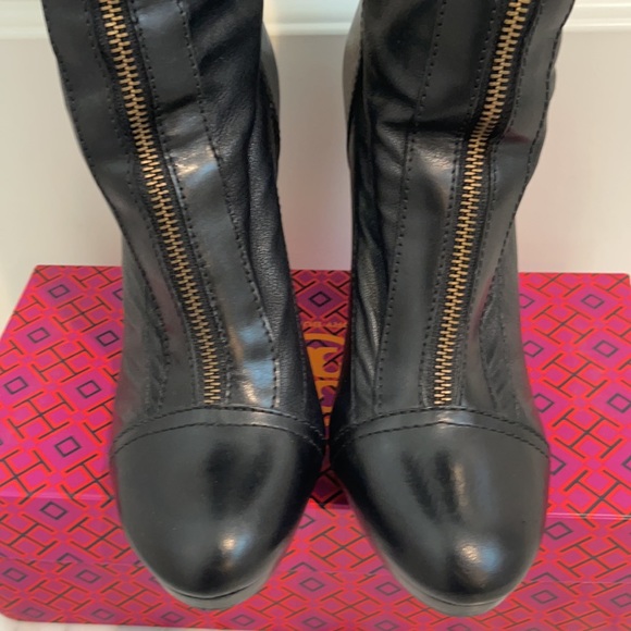 Women’s size 8 1/2 Tory Burch Boots - Picture 3 of 5